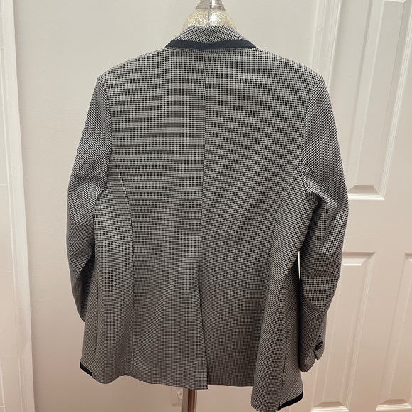 Calvin Klein - Picture 3 of 5